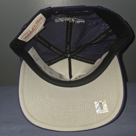 Mitchell & Ness Los Angeles Lakers White and Purple Patch Trucker Hat - Picture 2 of 2
